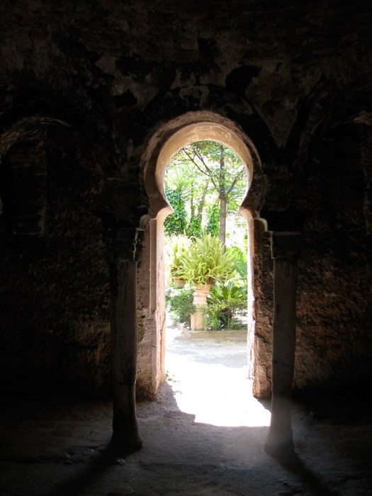 Banys Arabs doorway