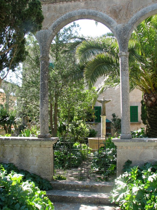 Santuari Garden