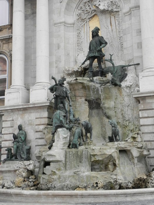 King M·ty·s Sculpture in Royal Palace Courtyard